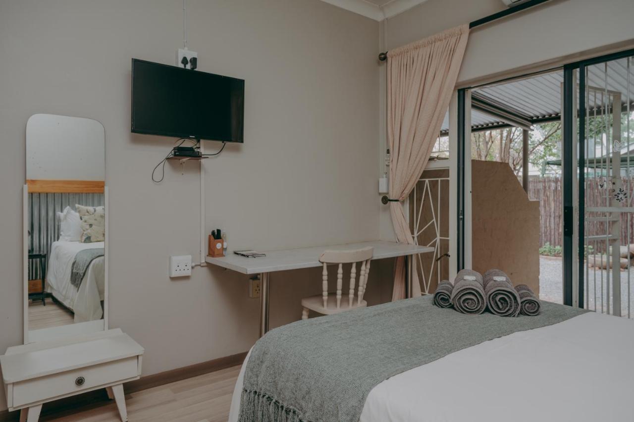 Cosy Cottages Guesthouse Potchefstroom Exterior foto