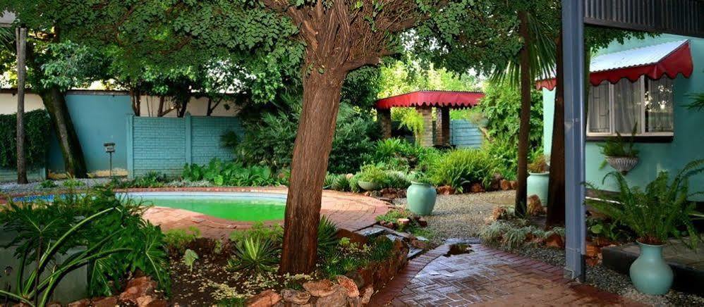 Cosy Cottages Guesthouse Potchefstroom Exterior foto